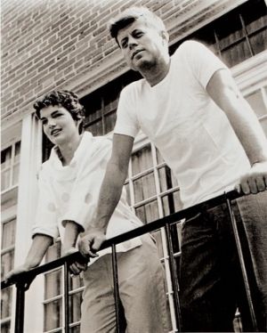 Fashion photos of Jackie Kennedy Onassis - john-f-kennedy-jackie-onassis-b and w photo.jpg